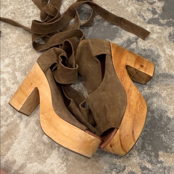 Free People Clog Touch The Sky Wrap Platform Sandal Suede 
Size:37 - Picture 4 of 14